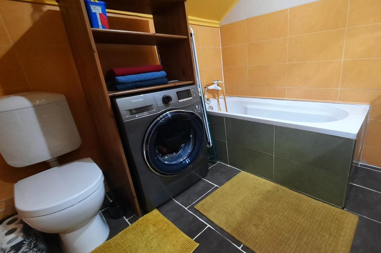 Airportone Apartment Vecses Ngoại thất bức ảnh