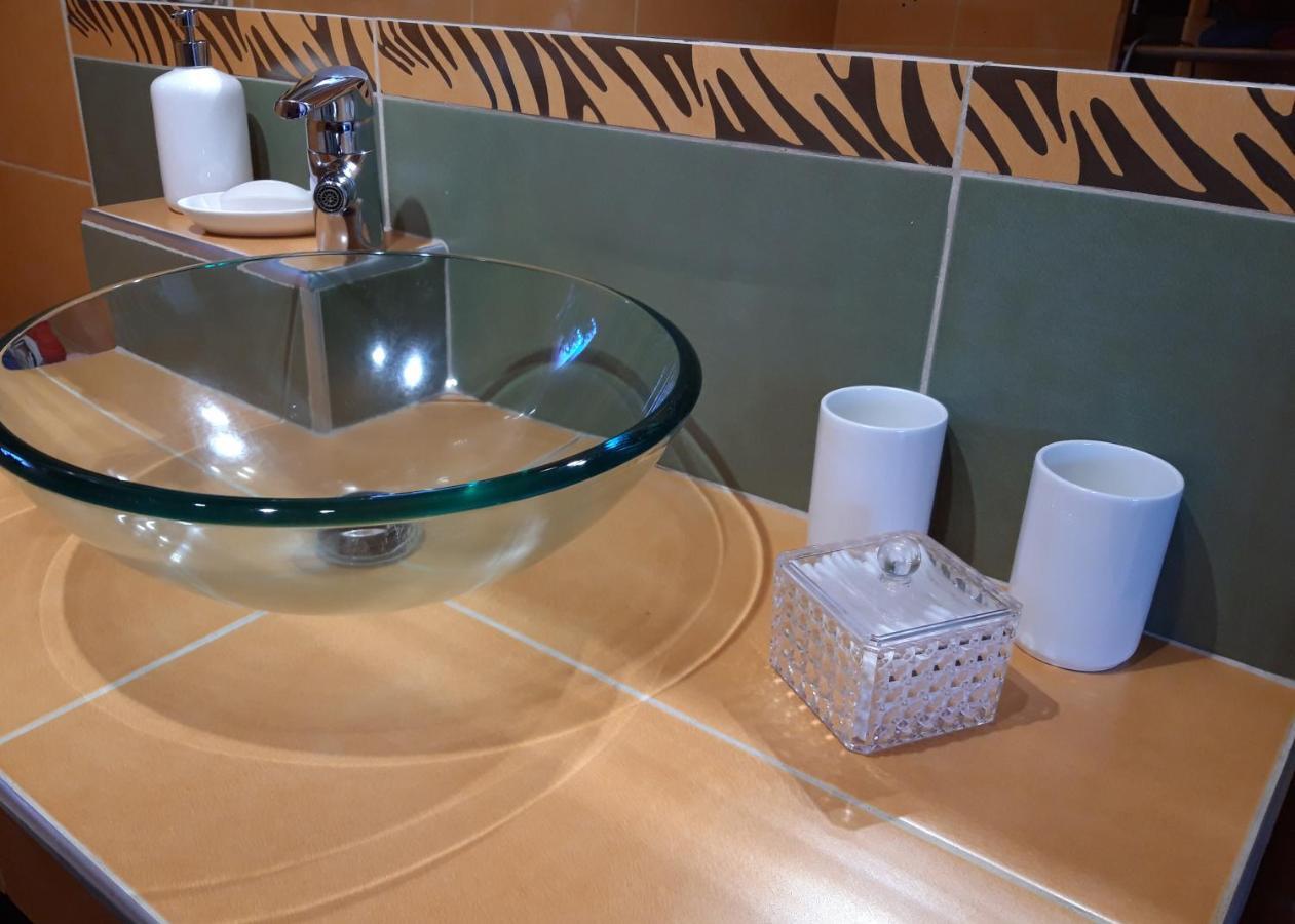 Airportone Apartment Vecses Ngoại thất bức ảnh